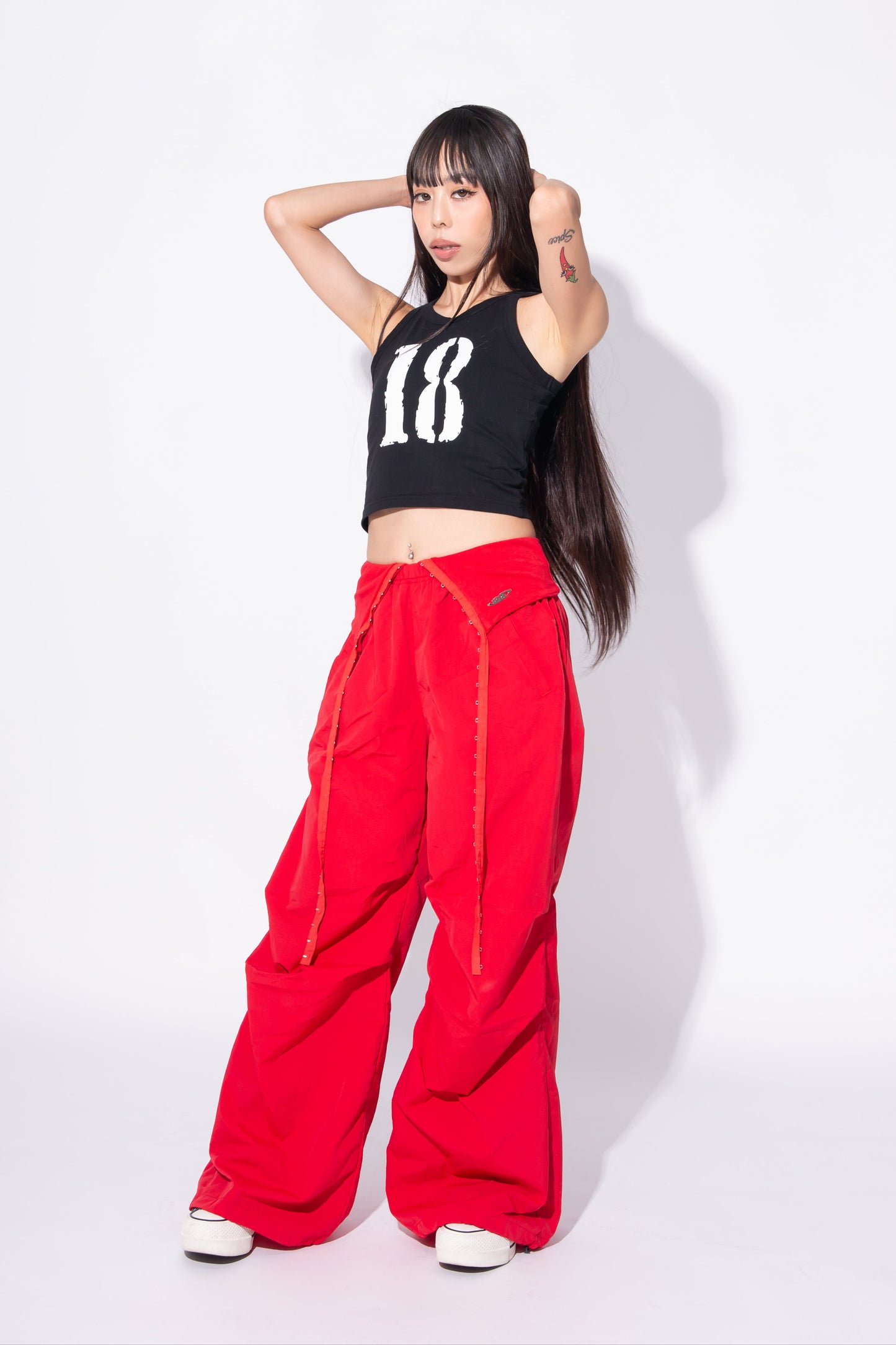 HOOK GATHER NYLON PANTS red