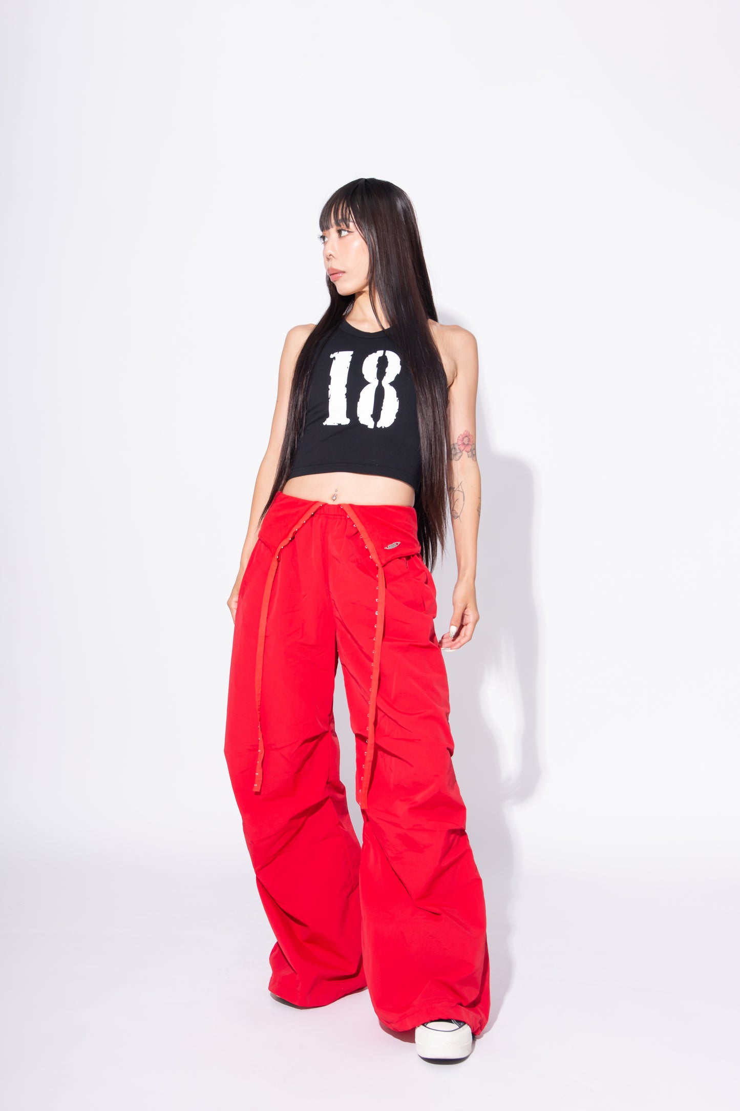 HOOK GATHER NYLON PANTS red
