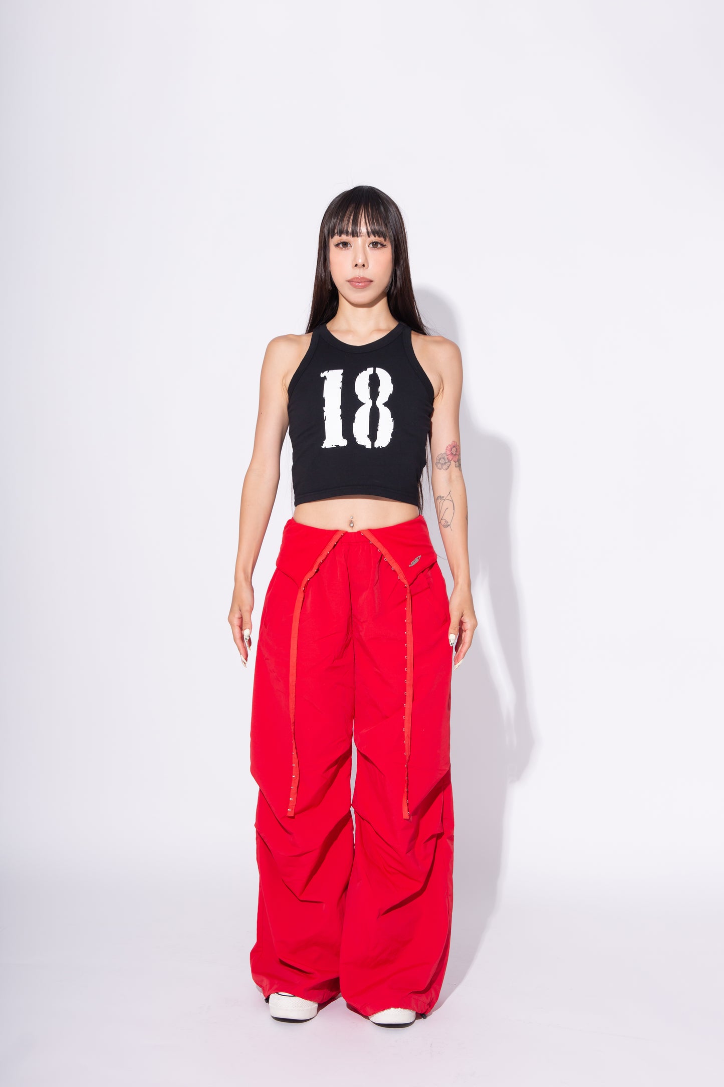 HOOK GATHER NYLON PANTS red