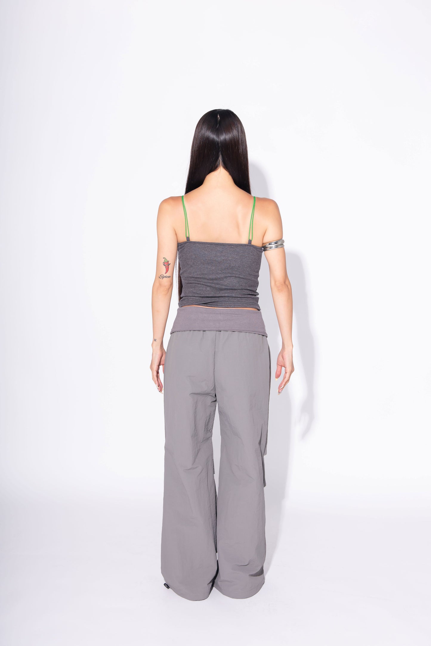 HOOK GATHER NYLON PANTS gray