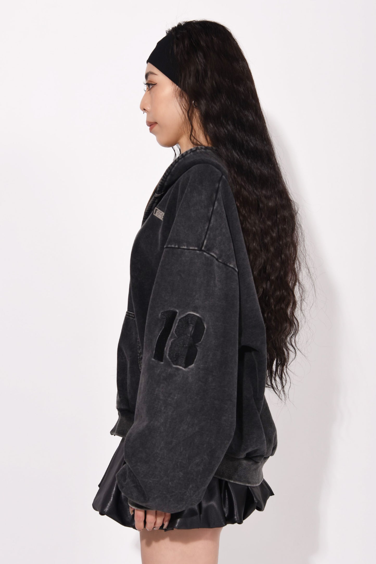 SYMBOL LOGO ZIP HOODIE black