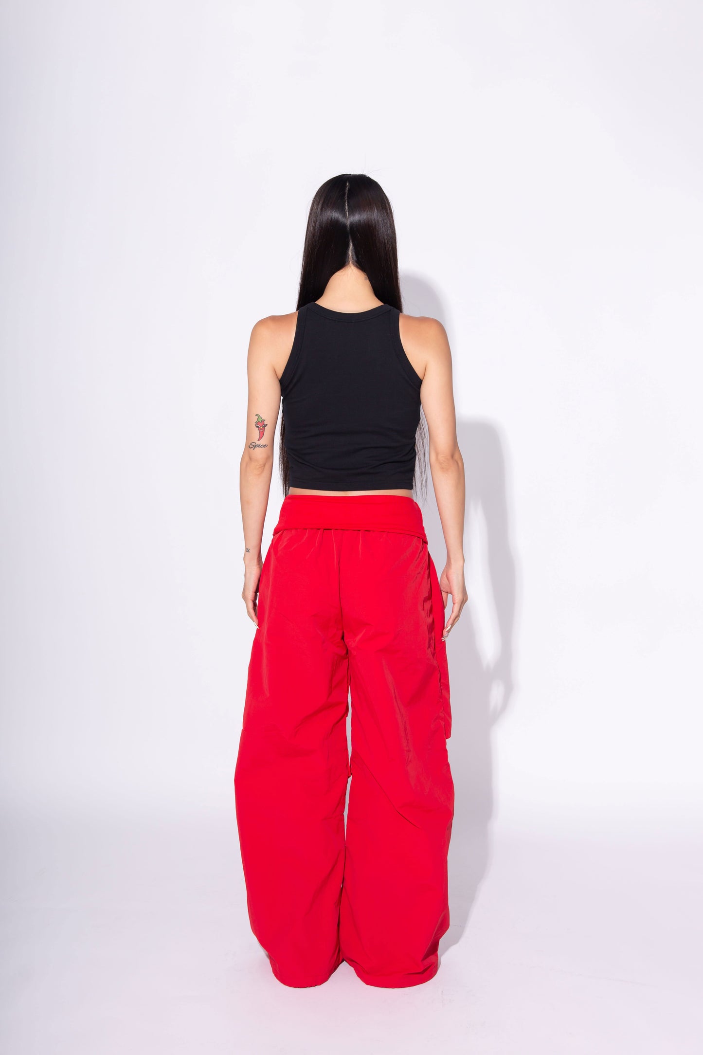 HOOK GATHER NYLON PANTS red