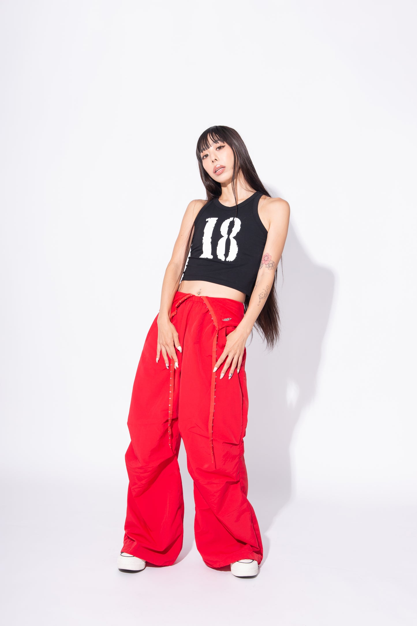 HOOK GATHER NYLON PANTS red