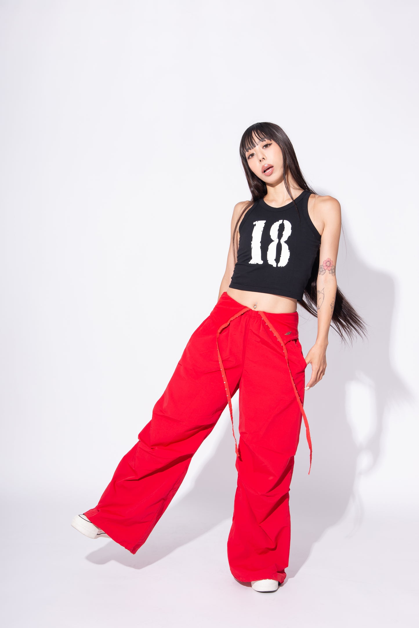 HOOK GATHER NYLON PANTS red