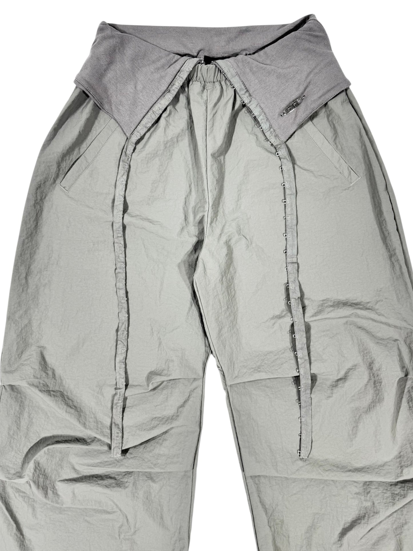 HOOK GATHER NYLON PANTS gray