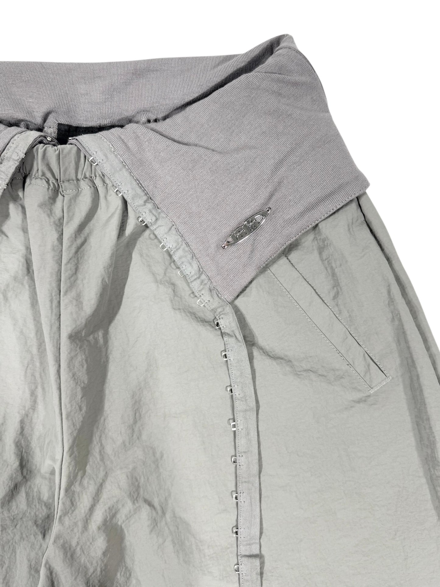 HOOK GATHER NYLON PANTS gray