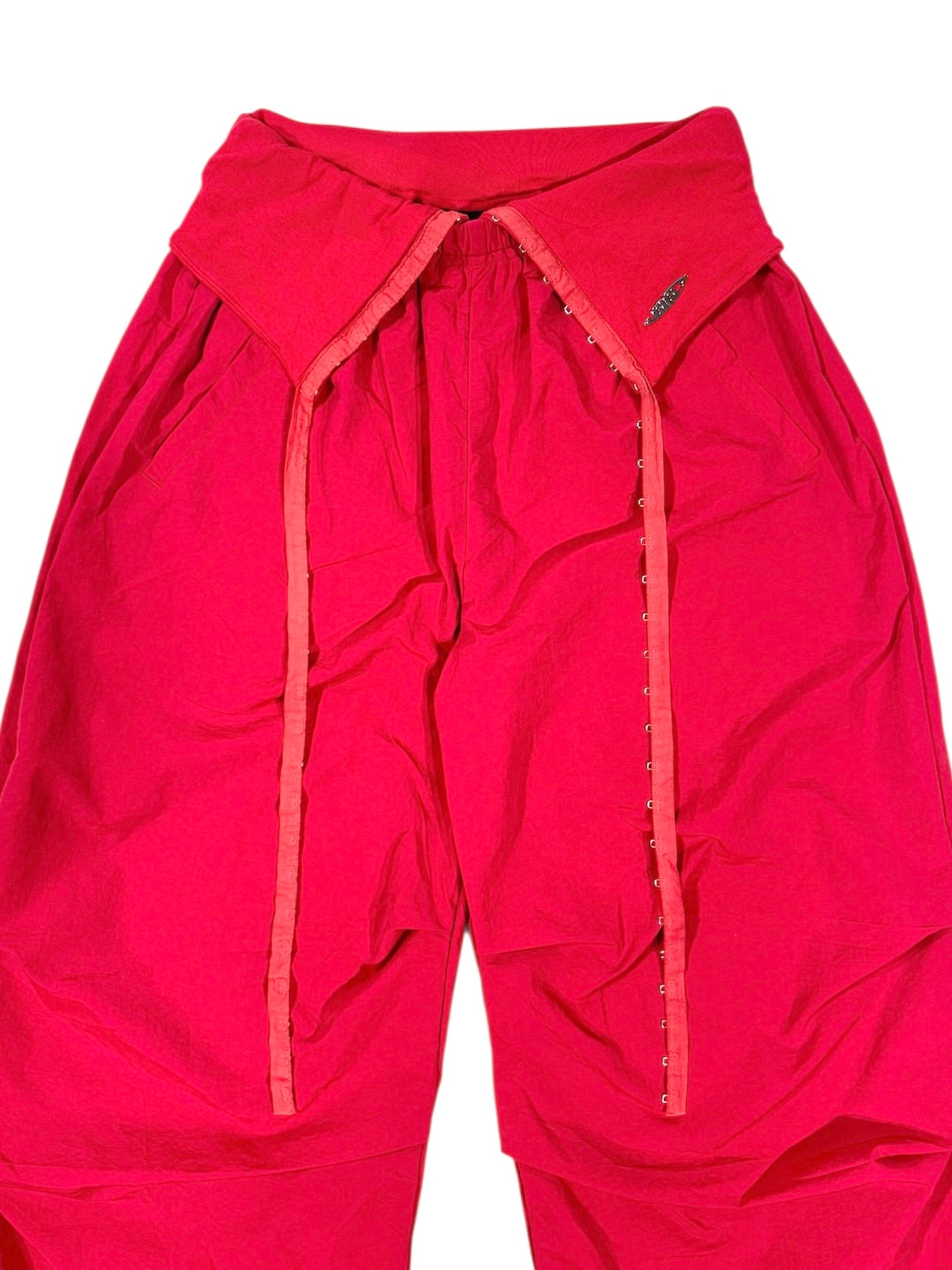HOOK GATHER NYLON PANTS red