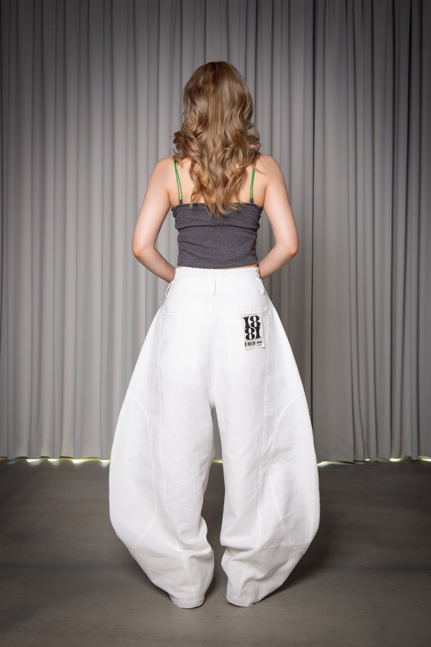 BAGGY PANTS white
