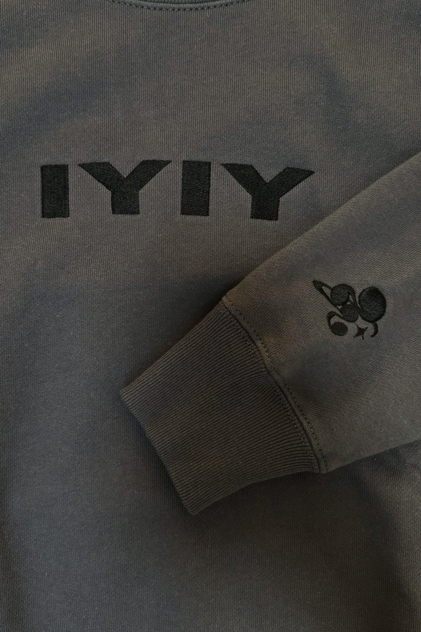 IYIY SWEAT 그레이
