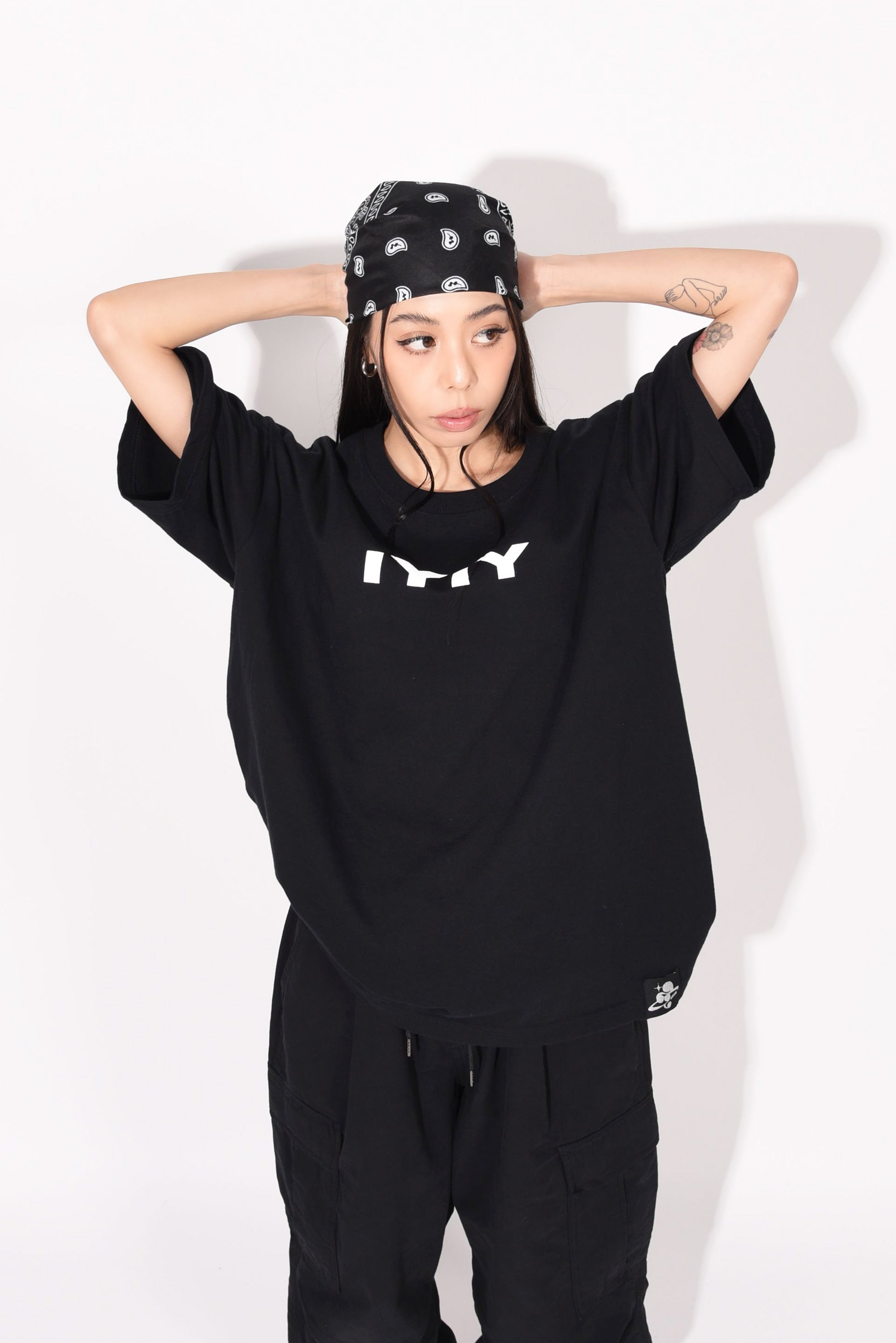IYIY T-SHIRT black