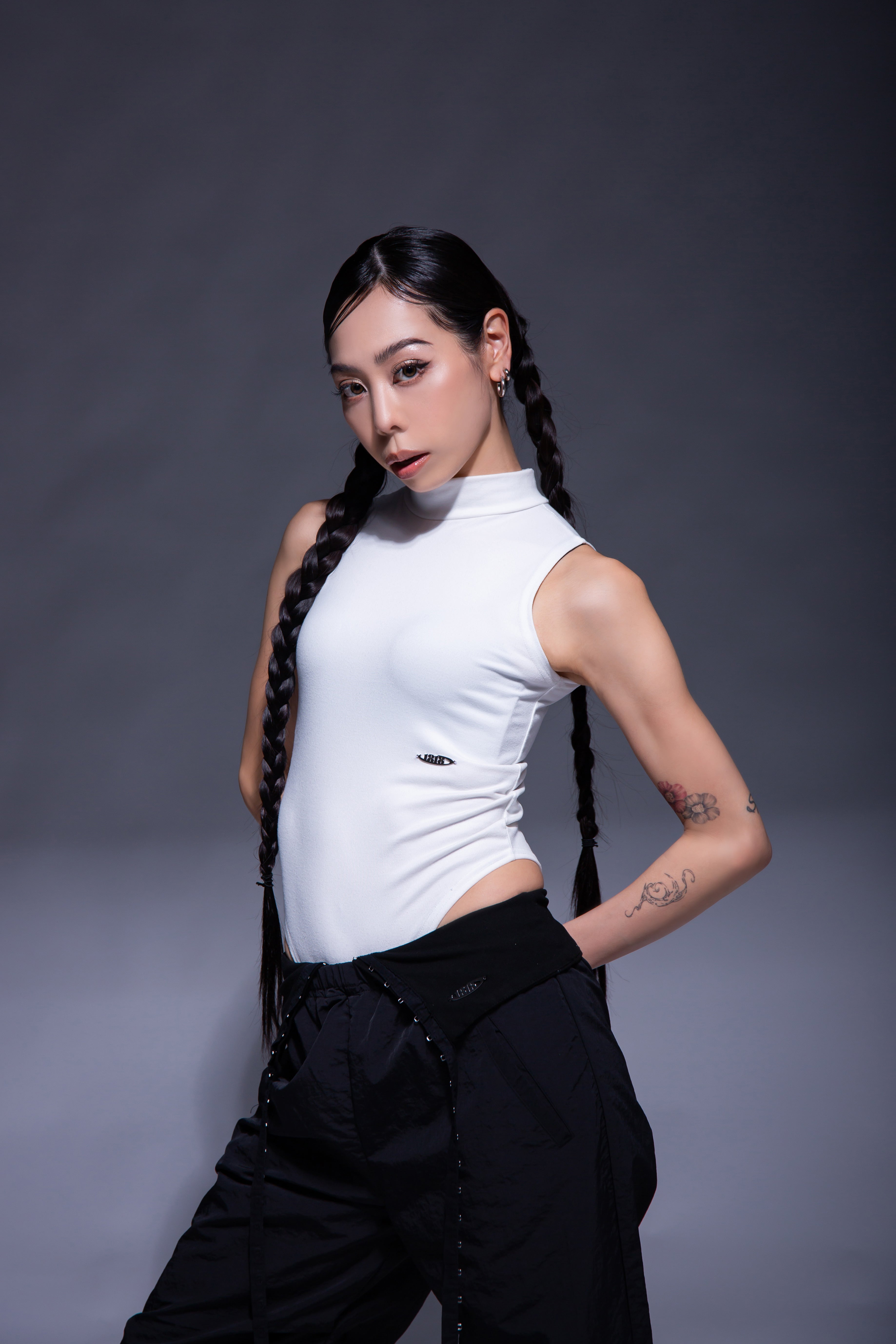 BODYSUIT TANK TOP white｜1818｜Iya Iya 上品な白ボディースーツ