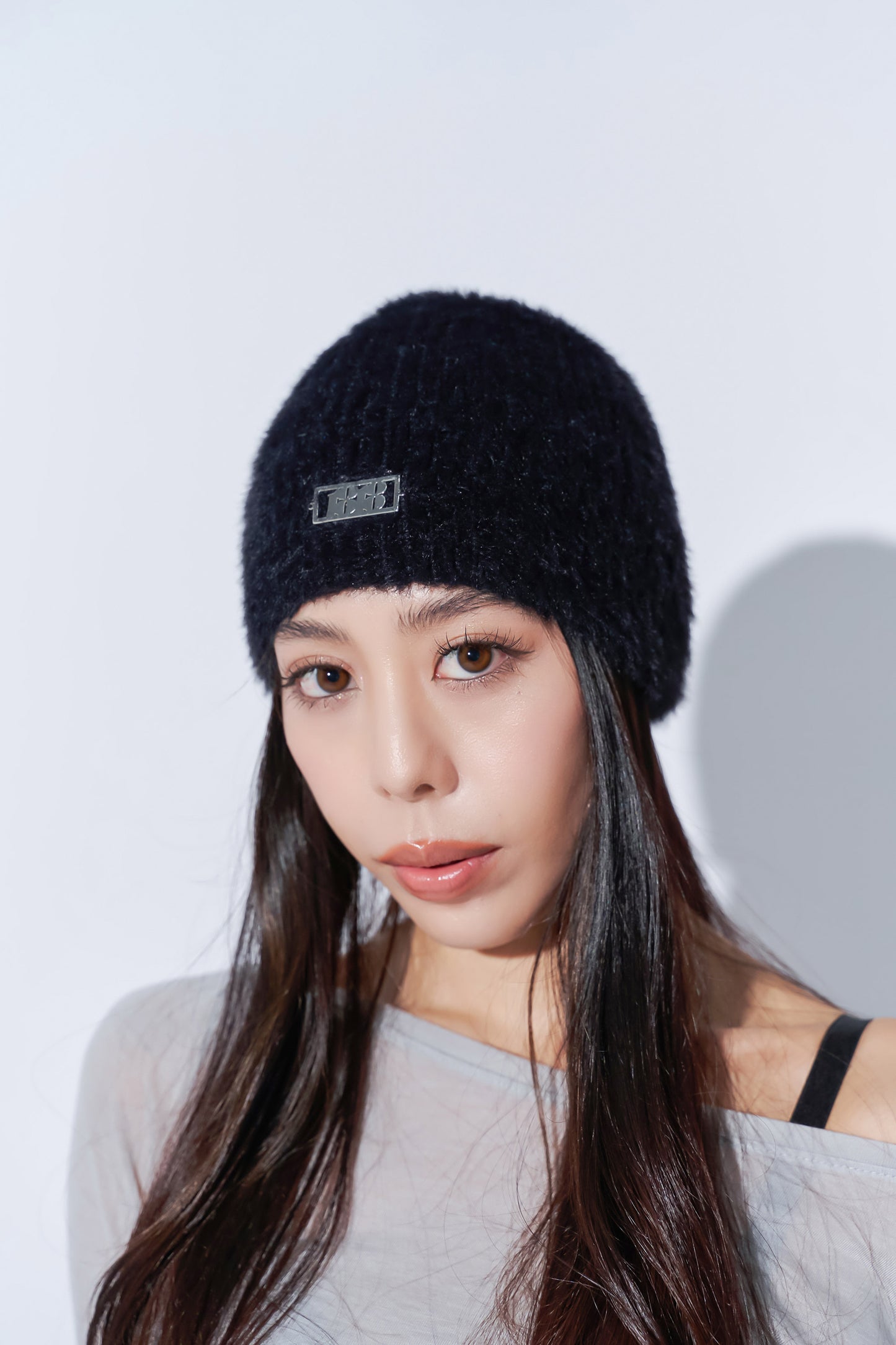 1818 SHAGGY BEANIE black