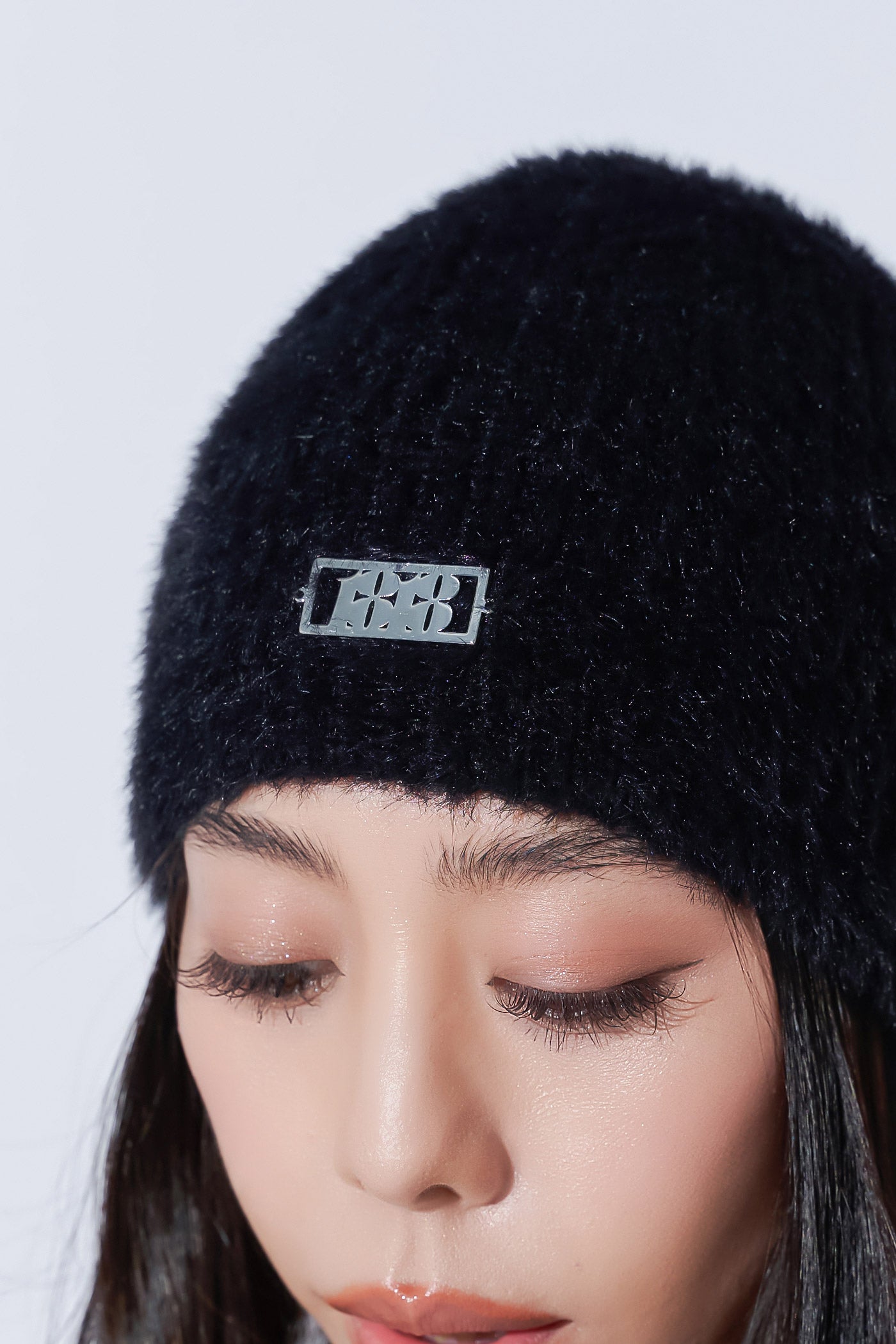 1818 SHAGGY BEANIE black