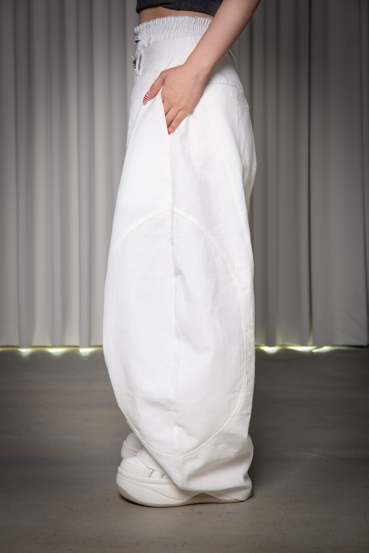 BAGGY PANTS white