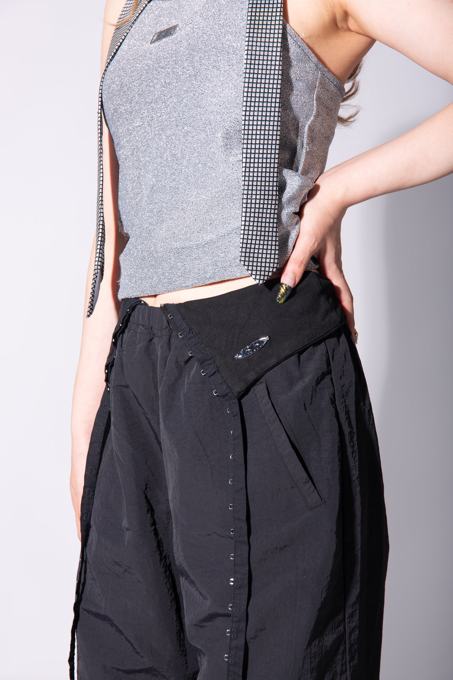 HOOK GATHER NYLON PANTS black