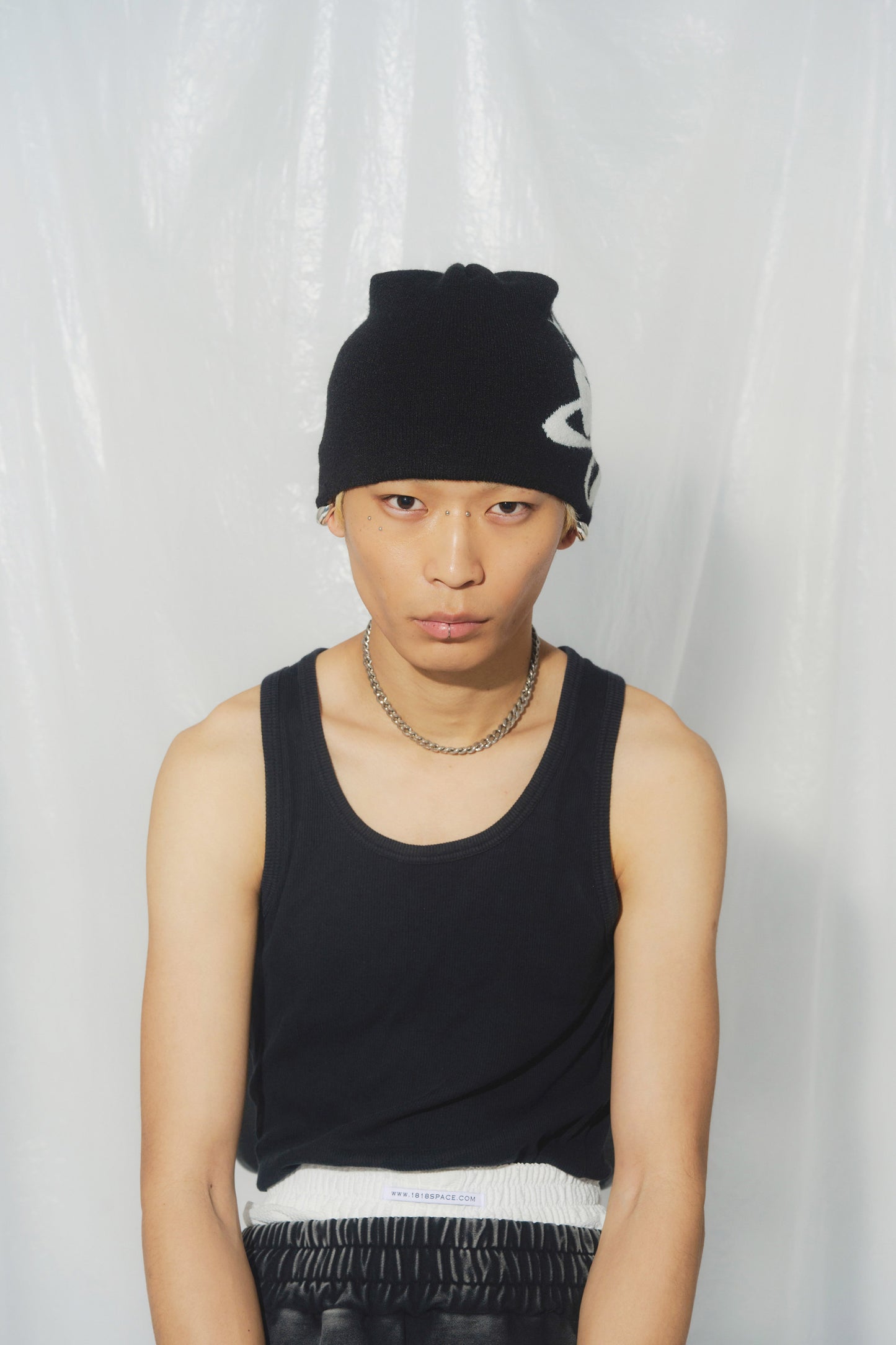 SYMBOL LOGO BEANIE black