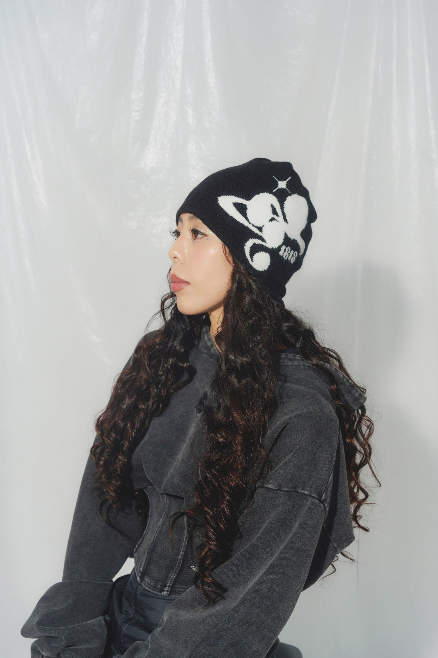 SYMBOL LOGO BEANIE black